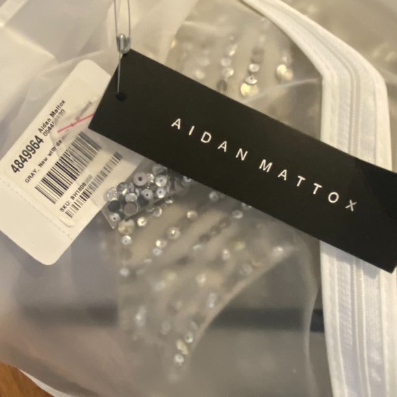 Gorgeous Sequined Gown - Picture 6 of 9